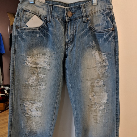 ***NEW***Distressed Denim Capris - Picture 1 of 3